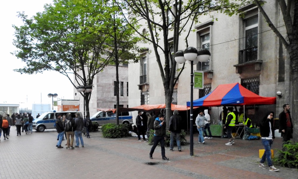 BAMF-Flüchtlingscamp zieht von der Huckarder Straße zur Katharinentreppe2135 - NSB