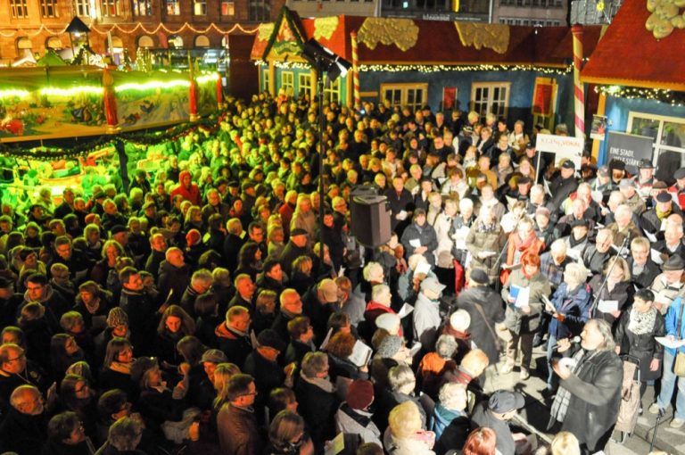 „Weihnacht unterm Baum“ in Dortmund WDRParty auf der Hansastraße will