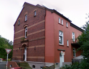 Das Gebäude der alten Polizeiwache an der Thieheuerstraße / Ecke Baroper Bahnhofstraße steht heute noch. Foto: Polizei Dortmund