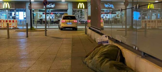 Ungewohnt ruhig sind die Nächte für die Obdachlosen in der Innenstadt. Foto: Alex Völkel