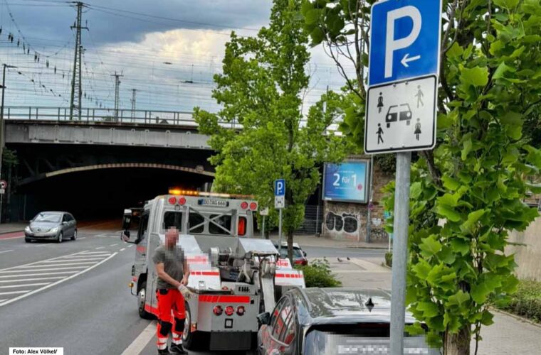 Wieder ein Abschleppvorgang am Carsharing-Standort in der Brinkhoffstraße.