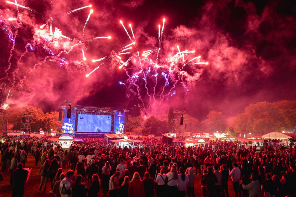 Zur Eröffnung des Fanfests gab es unter anderem ein Feuerwerk.