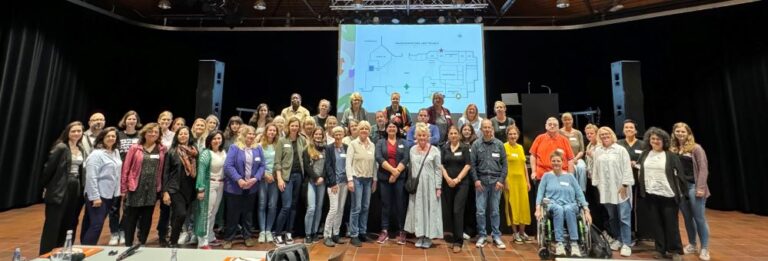 eilnehmer*innen der Konferenz im Dietrich-Keuning-Haus entwickeln Strategien zur Umsetzung der Istanbul-Konvention in Dortmund.