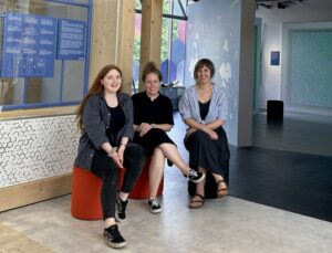 (v.l.): Magdalena Höbel, Magdalena Roß und Sarah-Louise Rehahn sind die Kuratorinnen der Ausstellung „Dienstleistung" in der DASA.