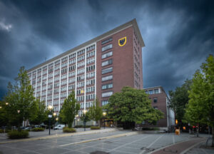 Dunkle Wolken über dem Dortmunder Stadthaus