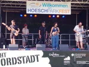 Auftritt der „Keuning.Band“ mit Cover Funk/Pop.