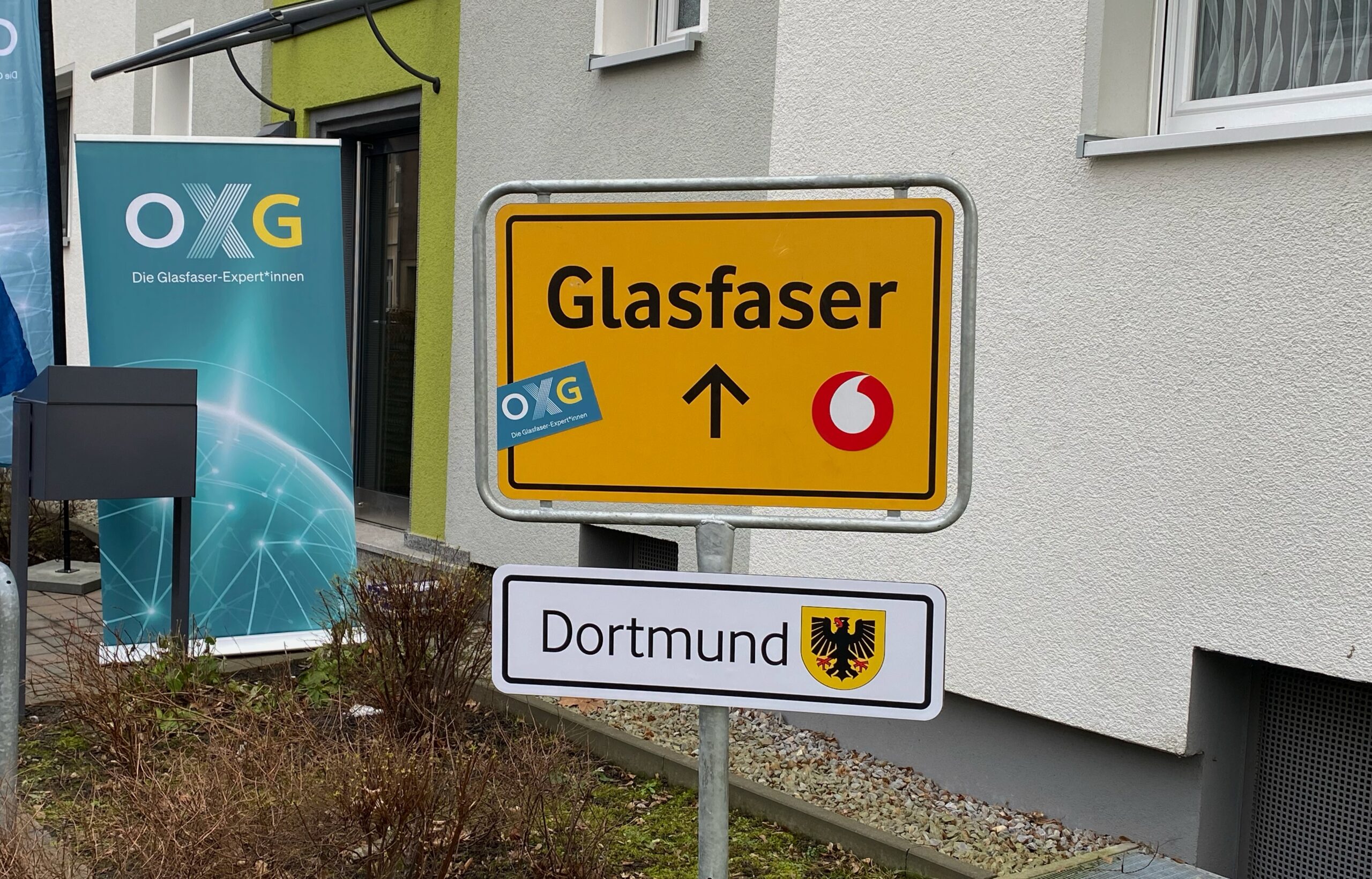 56-000-Haushalte-in-Dortmund-erhalten-kostenlosen-Glasfaser-Ausbau-Partnerschaft-f-r-zukunftssichere-Infrastruktur-OXG-Vodafone-Spar-und-Bauverein-im-Einsatz